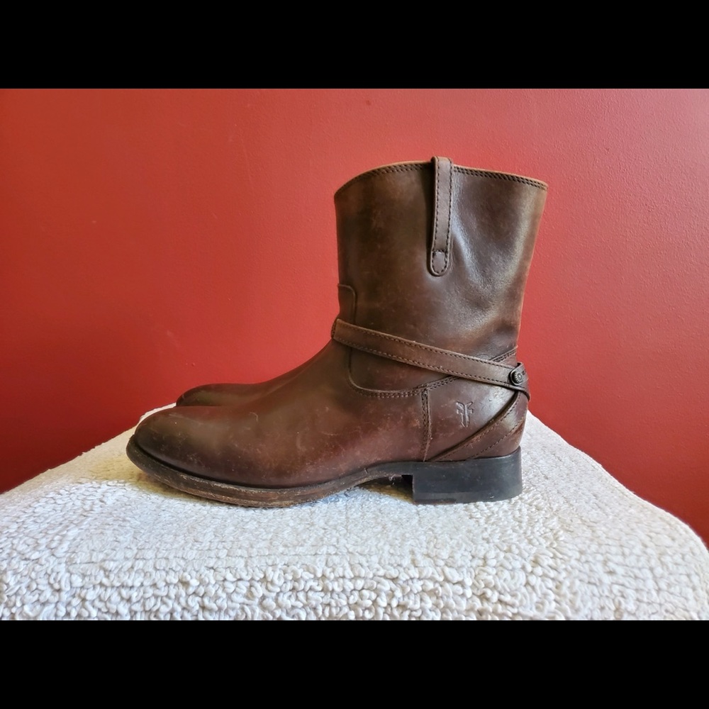 Classic Frye Brown Western Style Short Boot